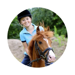 Kim mit FEI-Pony Now and Forever Feivel.